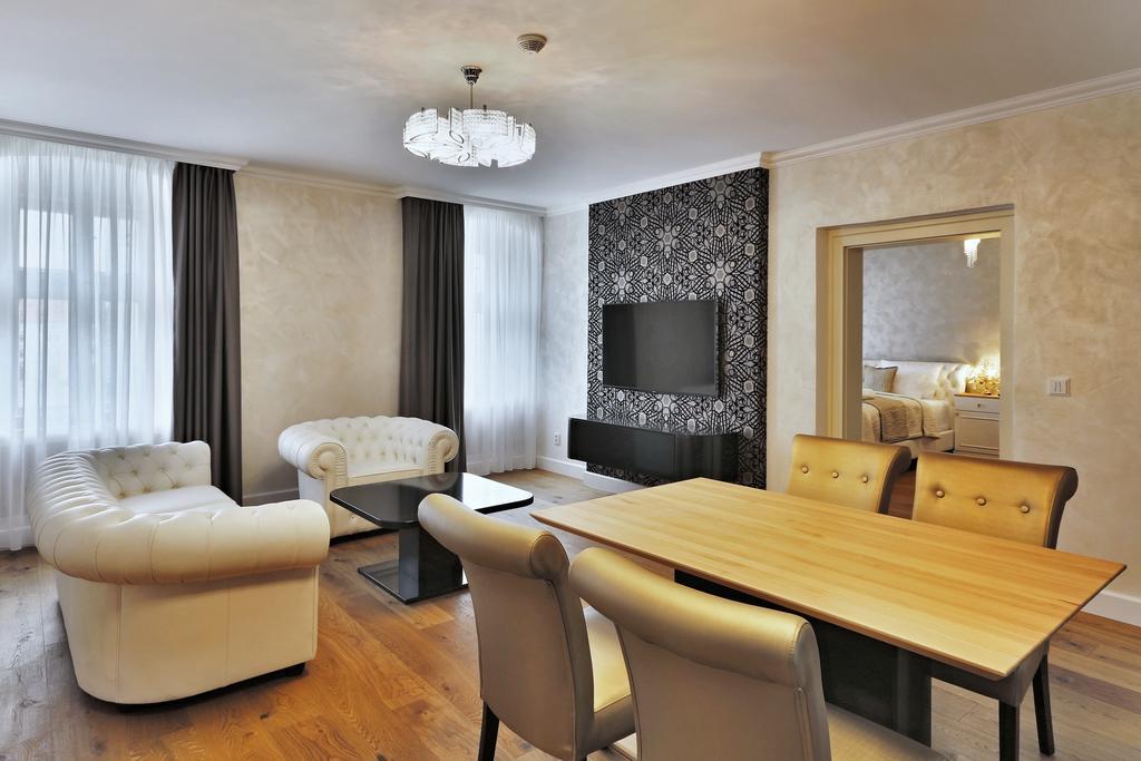 Wellness Hotel Republika 24 Apartments Plzeň Exterior foto
